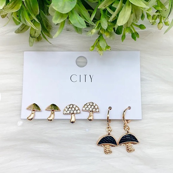 Boho Mushroom Stud & Huggie Hoop Earrings Set Gold Diamond Red / NWT - Picture 2 of 7